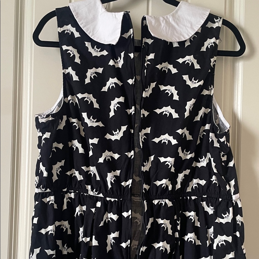 Retrolicious Bat Dress with Peter Pan Collar - Picture 6 of 8